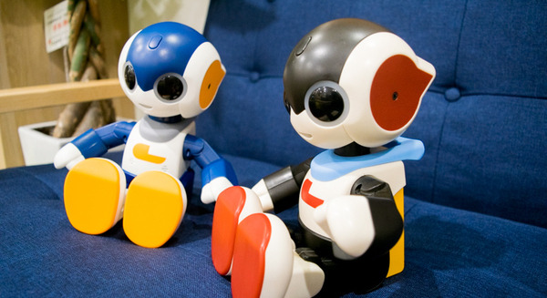 タカラトミーがおしゃべりロボ「マイルームロビ」を2月28日発売、価格