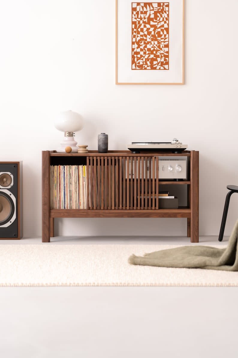 JAMM LOW 111 - Walnut record player stand for small spaces by Mo