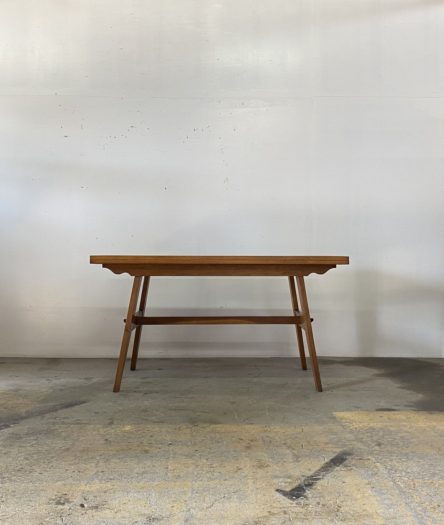 Rene' Gabriel / Dining Table – Round trip Antiques