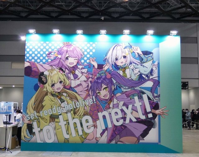 ホロライブが「コミケ99」にやってきた！ 販売グッズと大型ビジョン