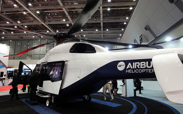 国際航空宇宙展16】アジア初公開、エアバス最新ヘリ…操縦席に座れる