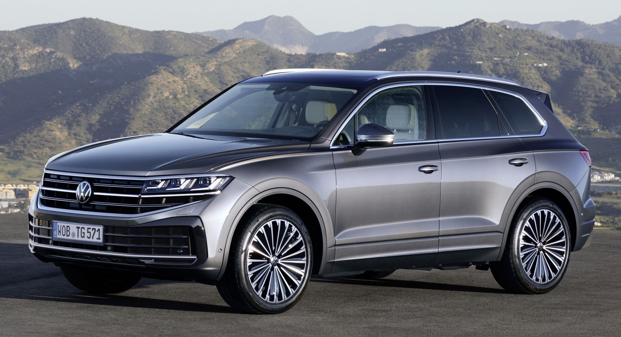 VW『トゥアレグ』改良新型、表情を大胆チェンジ…欧州で発表