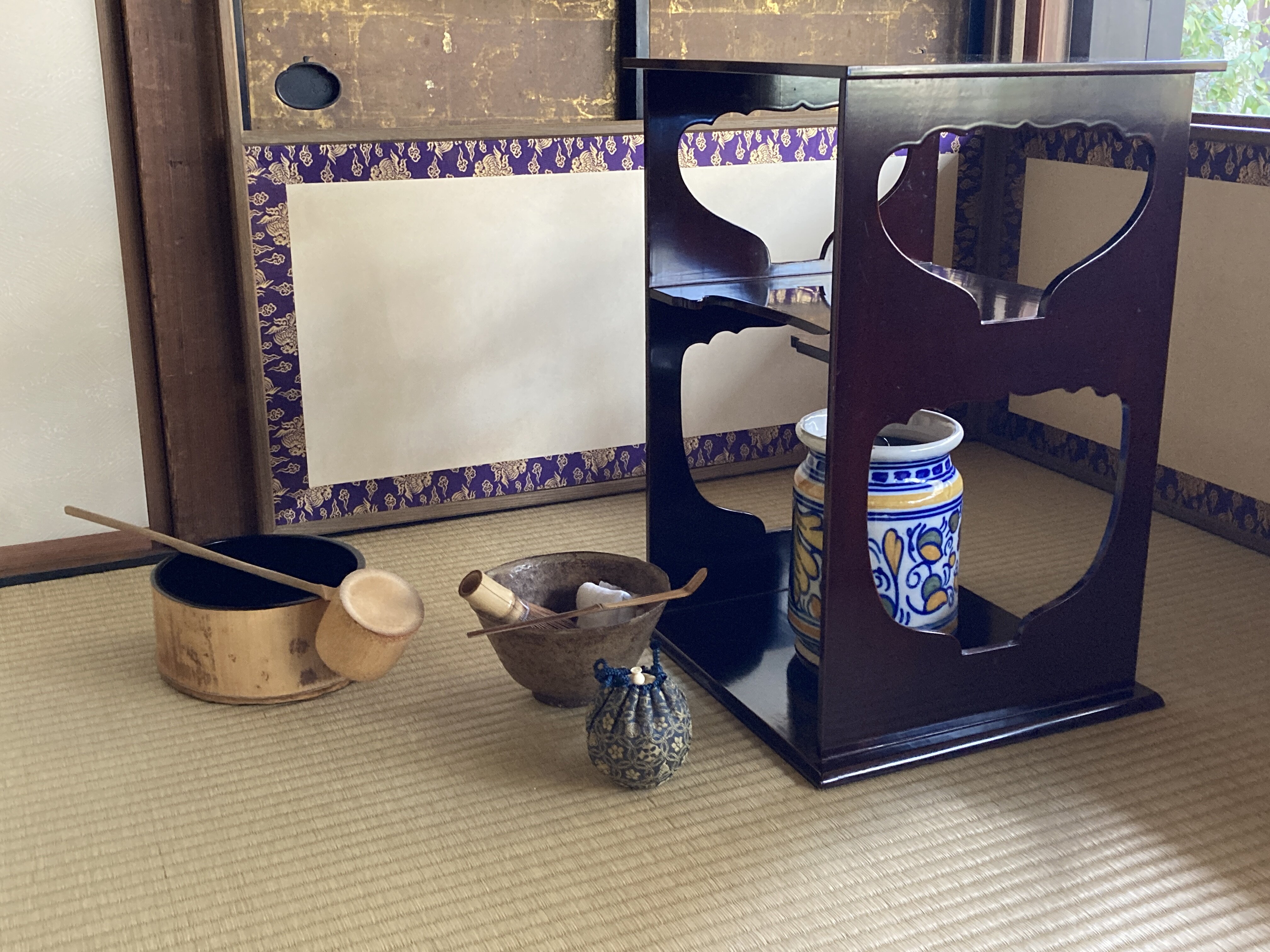 eーLabo Fes」伊羅保茶碗 一堂に 拾穂園四季の茶の湯＆茶器研究会 好評