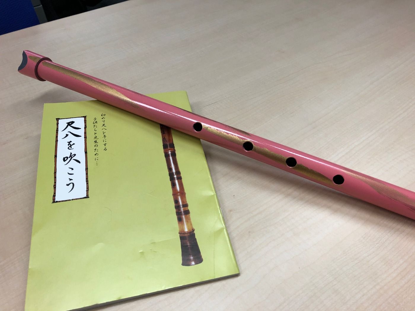 塩化ビニール管で奏でる和の音色 尺八を気軽に楽しんで | ニュース