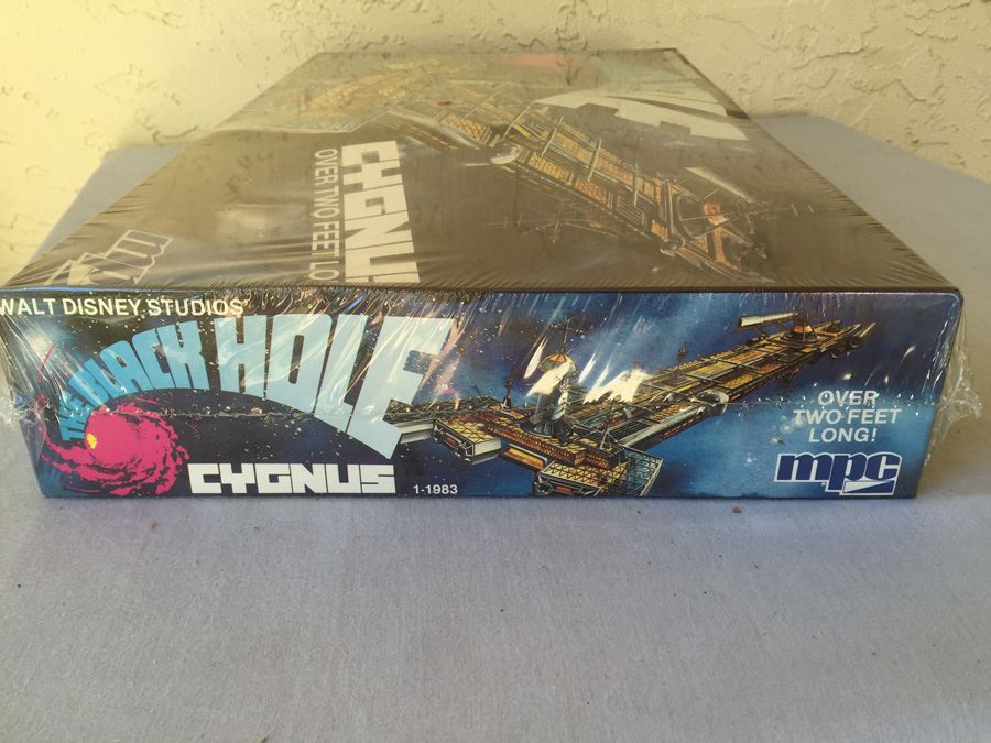 Walt Disney Studios' The Black Hole Cygnus 2 Foot Long Model Kit