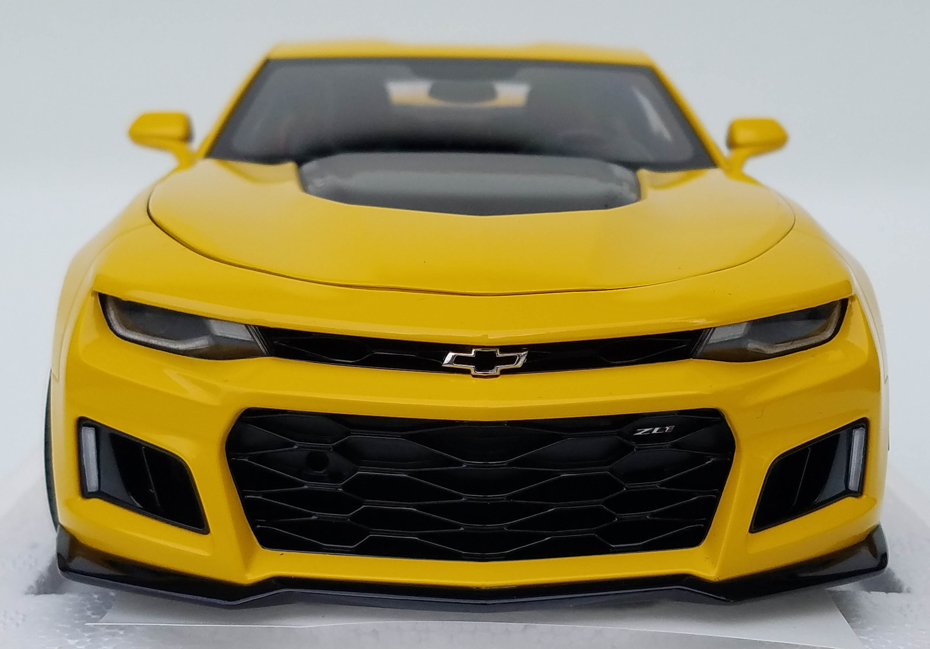 Die-cast: Autoart 2017 Chevy Camaro ZL1 – Savage On Wheels