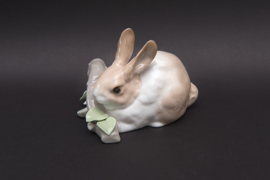 リヤドロ フィギュリン 『RABBIT EATING（食べるウサギ）』を買い取り
