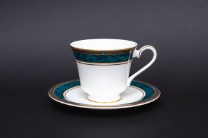 ロイヤル・ドルトン センテニアルローズ ティーカップ＆ソーサーを