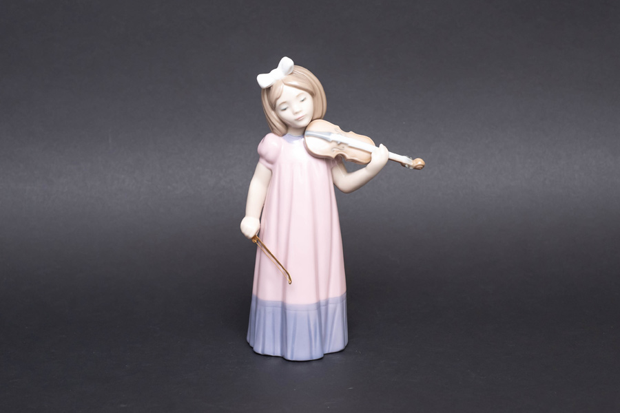 NAO フィギュリン『バイオリンの少女』を買い取りました｜ブランド食器