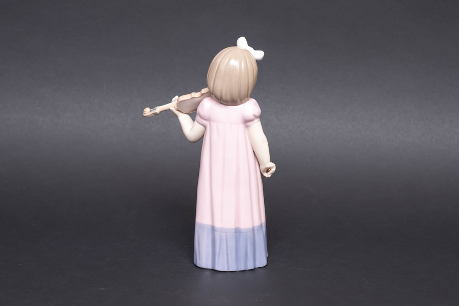 NAO フィギュリン『バイオリンの少女』を買い取りました｜ブランド食器
