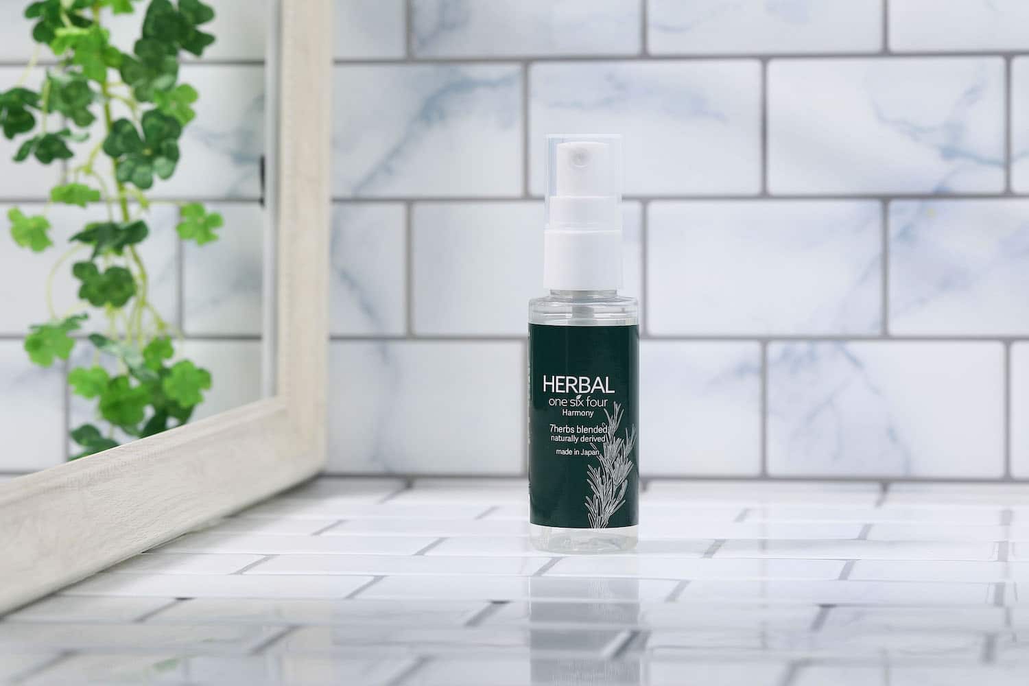 ニオイの元に働くスプレー】HERBAL one six four Harmony 50ml