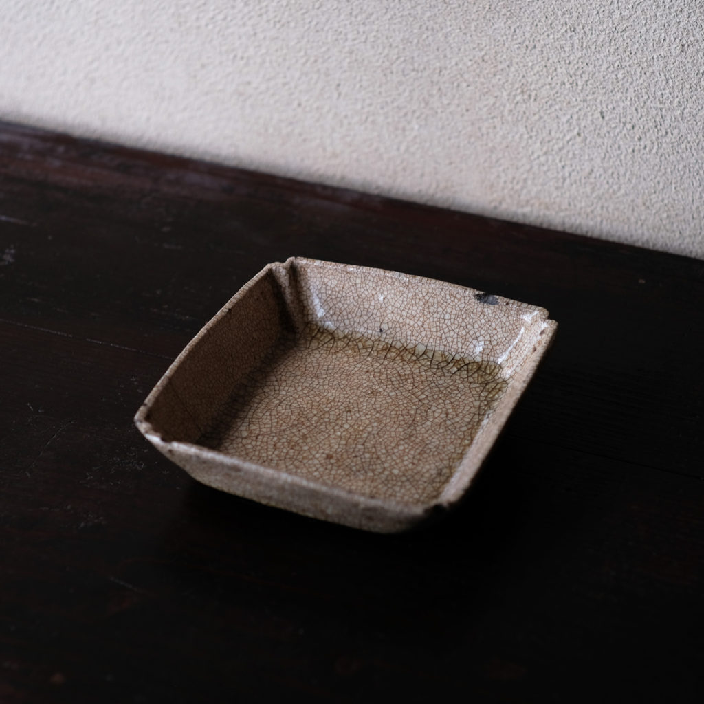 瀬戸 御深井焼 四方皿 | 骨董と詩学 Antique & Poetics | 蛇韻律