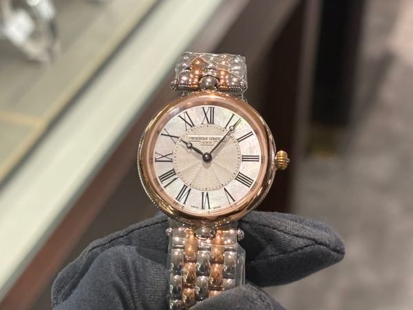 FREDERIQUE CONSTANT】エレガントなコンビカラー✨【フレデリック