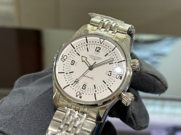 LONGINES】新作入荷！【LONGENES】白のレジェンドダイバー🏝【ロンジン