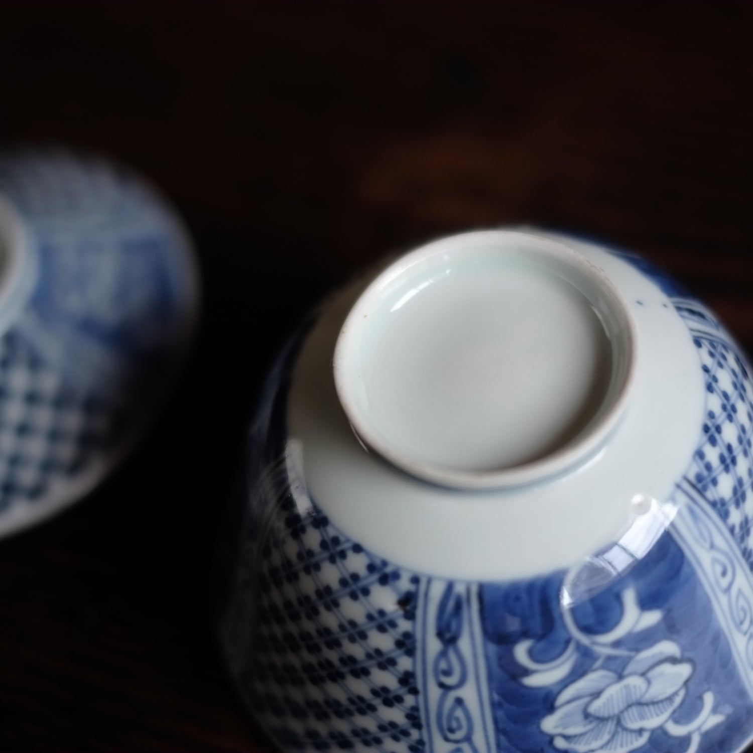 古伊万里 牡丹図 菱格子四弁花文 蓋付碗 (江戸後期) – 逢季荘