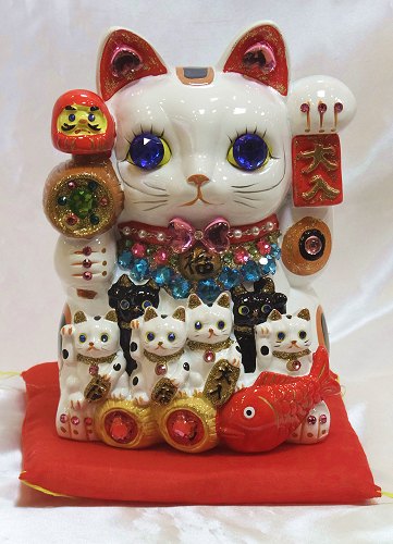 楽天市場】招き猫 置物 大きい 貯金箱 陶器 (彩絵招福大開運招き猫