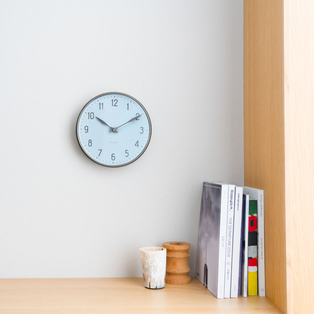 数量限定】ARNE JACOBSEN Wall Clock Station Royal Blue | Shinc lab