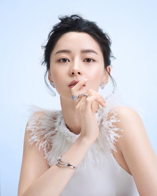 梨泰院クラス』のクォン・ナラ、「驚異の美背中」を披露して話題に