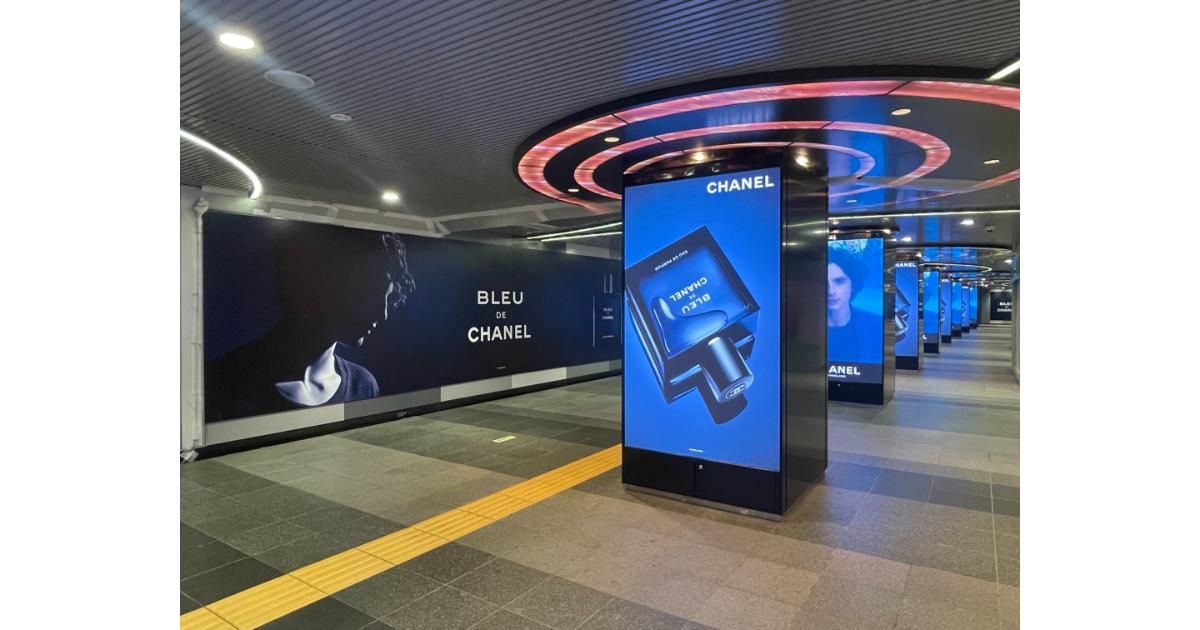 CHANELのフレグランス「ブルー ドゥ シャネル」で渋谷駅地下通路の交通