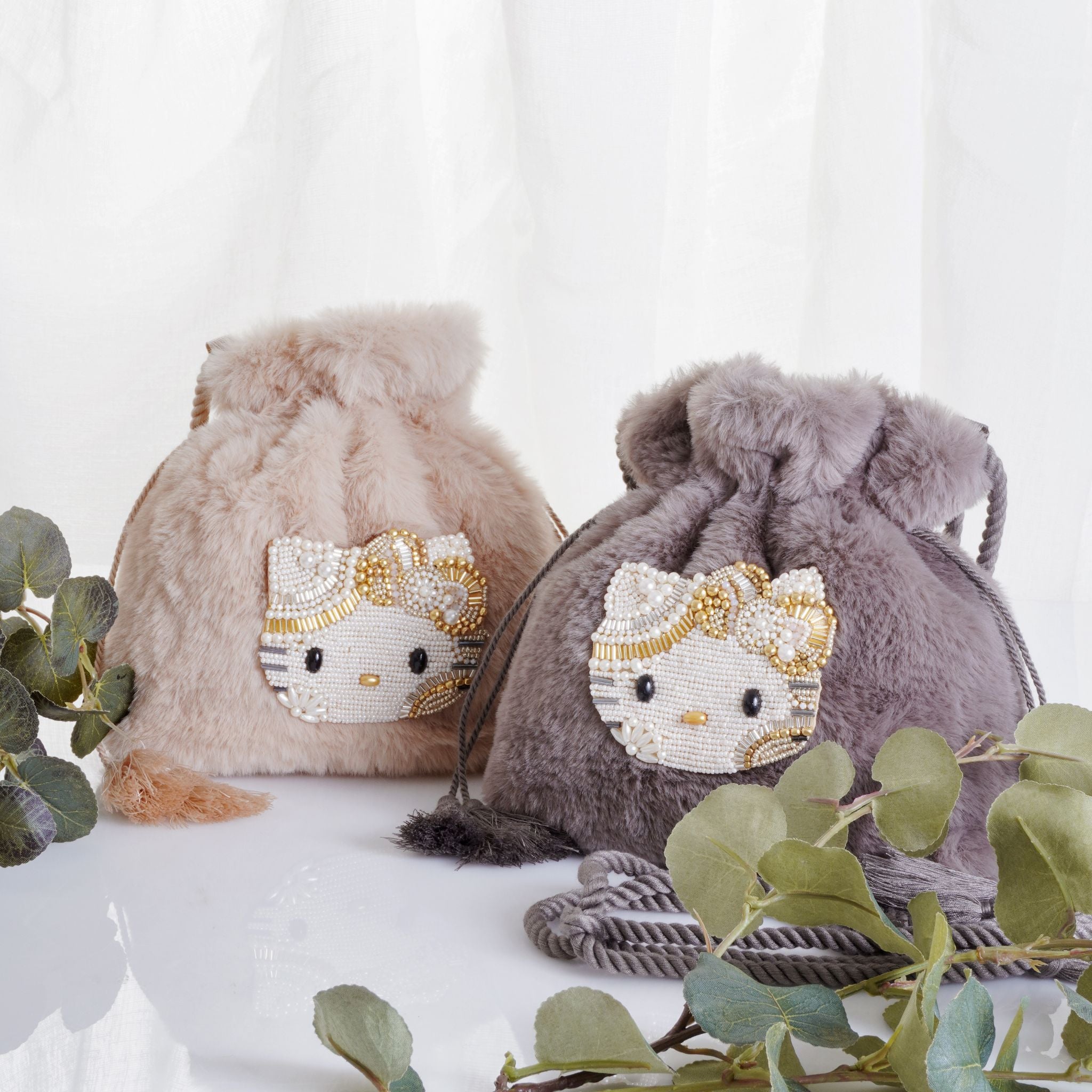 ハローキティ ビーズ刺繍 ファー 巾着バッグ【直営店限定】 – MAYGLOBE