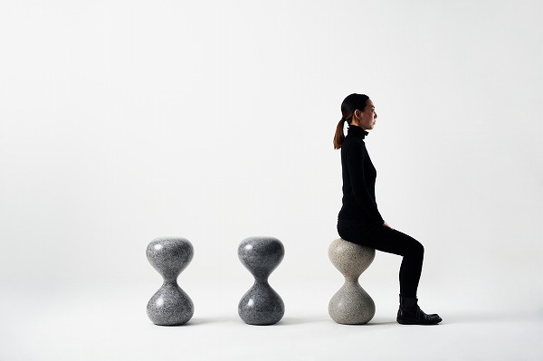 庵治石を使った砂時計型のプロダクト「THE TIME ＜ AJI-STONE STOOL