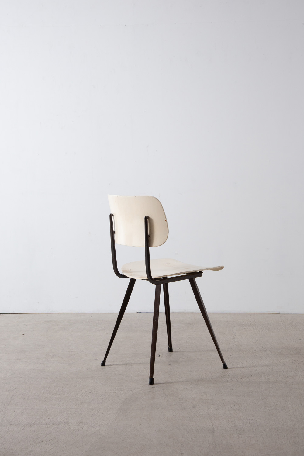 stoop | Industrial Chair