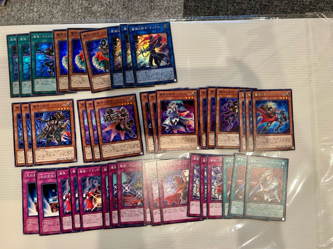 遊戯王 引退品 5種類のデッキ付き 遊戯王引退 デッキ5セット +優良カード