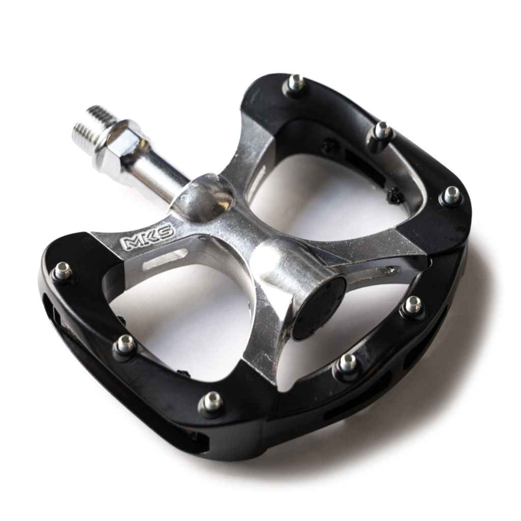 MKS* pretzel pedal BL special (silver body/black cage) - BLUE LUG