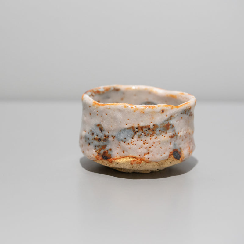 山口真人 / 志野ぐい呑（一点物） – HULS GALLERY TOKYO | 現代工芸