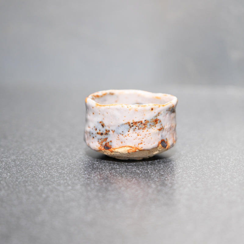 山口真人 / 志野ぐい呑（一点物） – HULS GALLERY TOKYO | 現代工芸