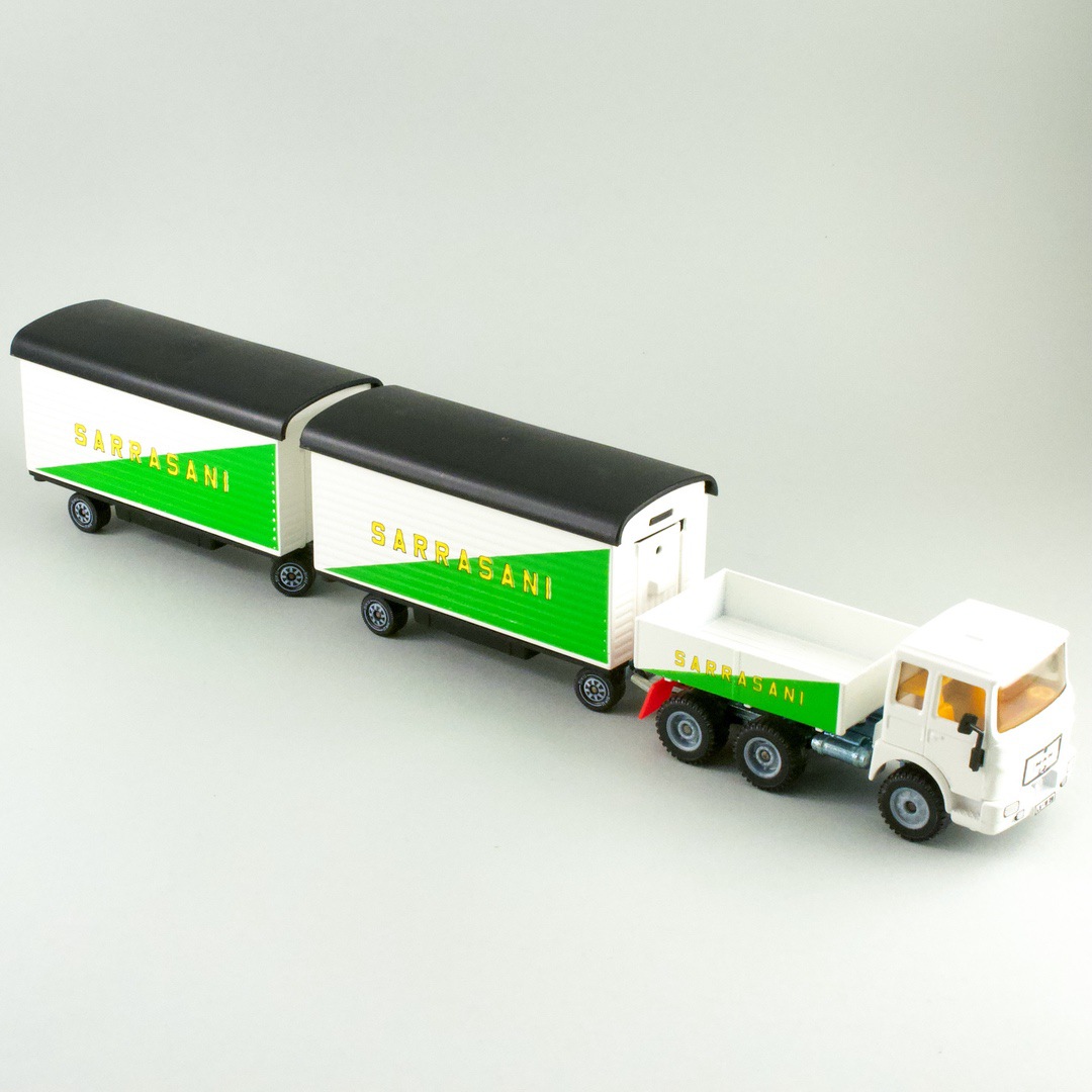 ドイツ ジク（siku） サーカストレーラー Truck with circus trailers