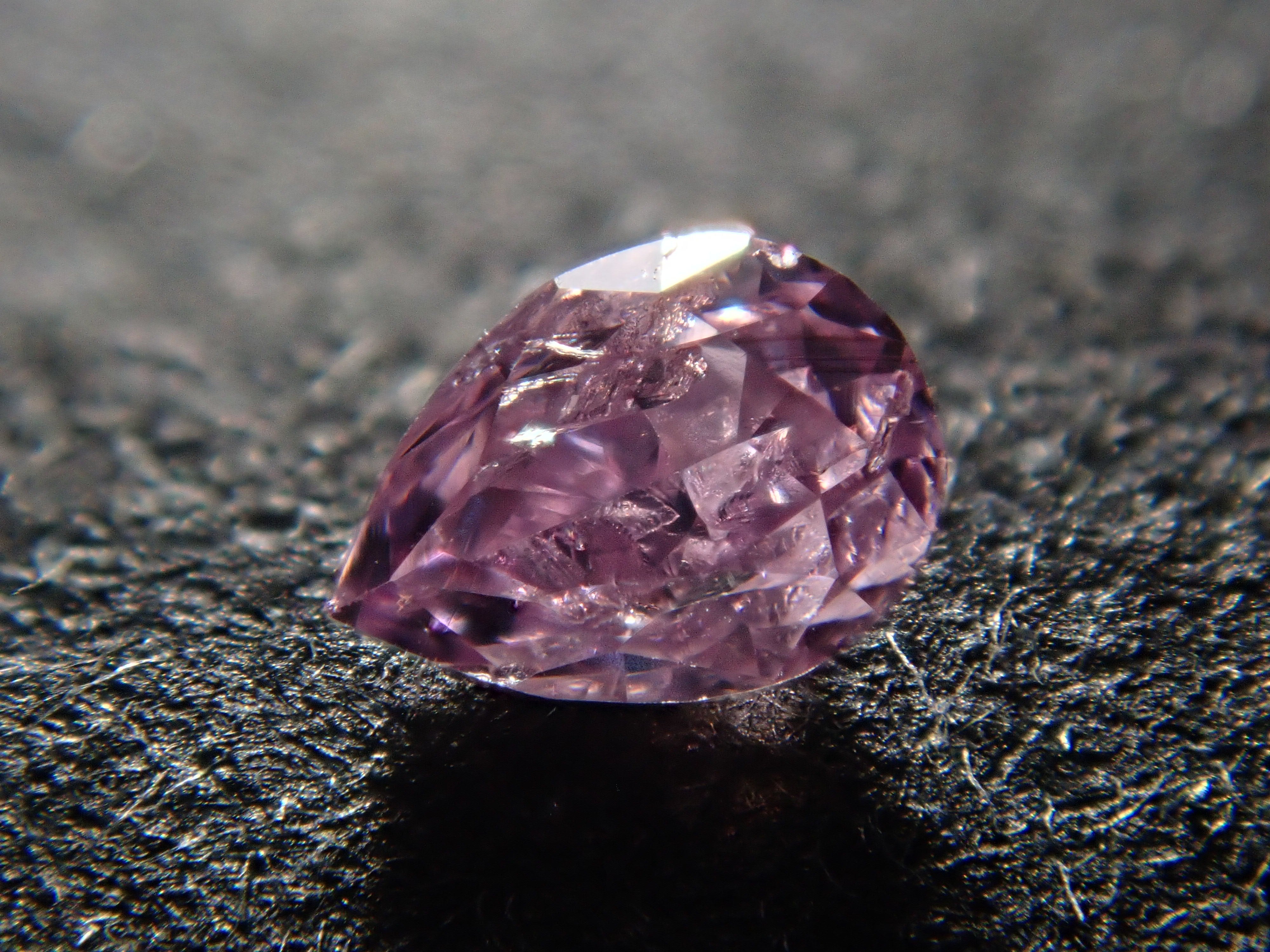 パープルダイヤモンド 0.070ctルース(FANCY VIVID PINK PURPLE, I-1)