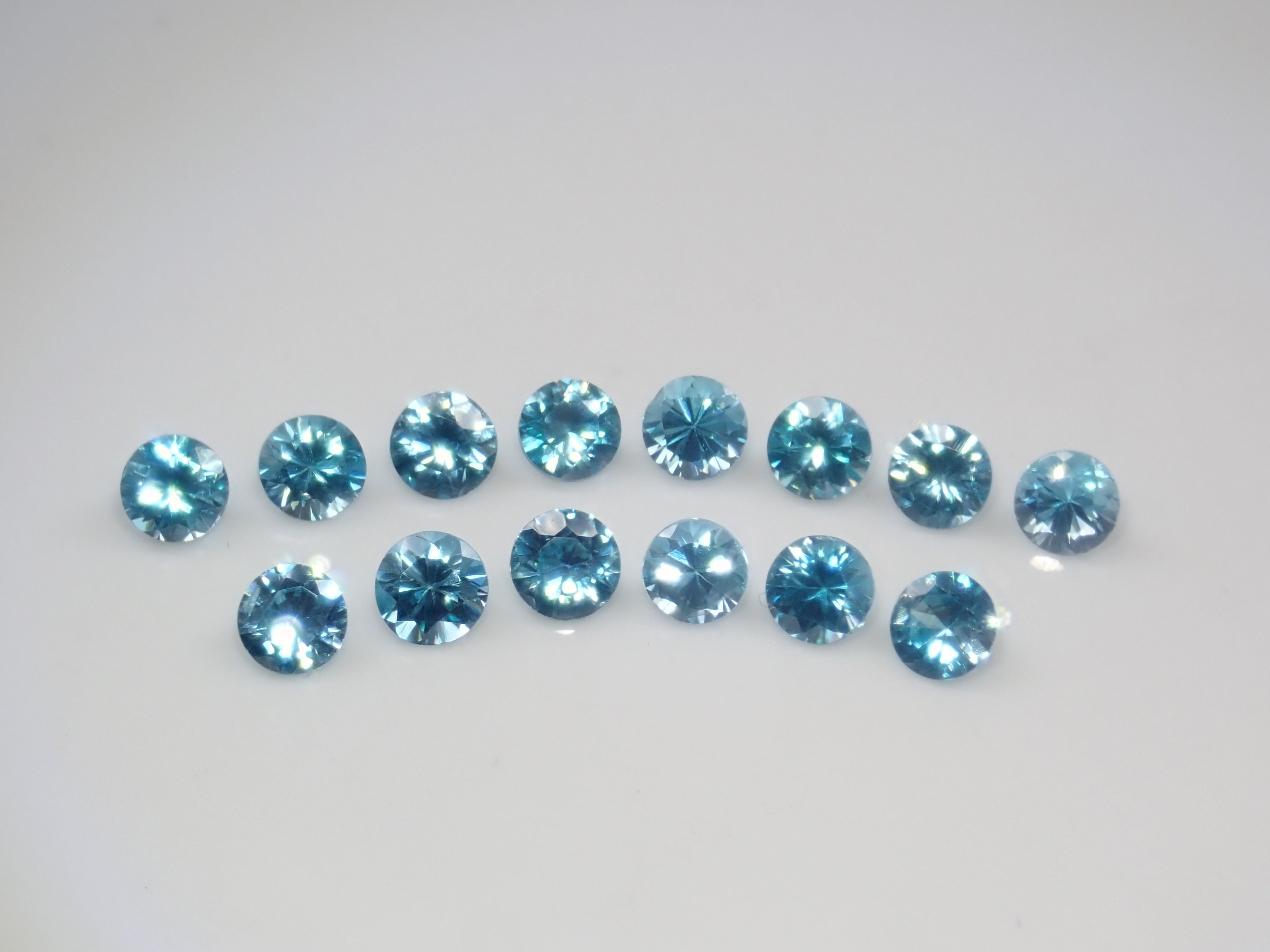 カンボジア産ラタナキリーブルージルコン1石（4mm)《複数購入割引有》