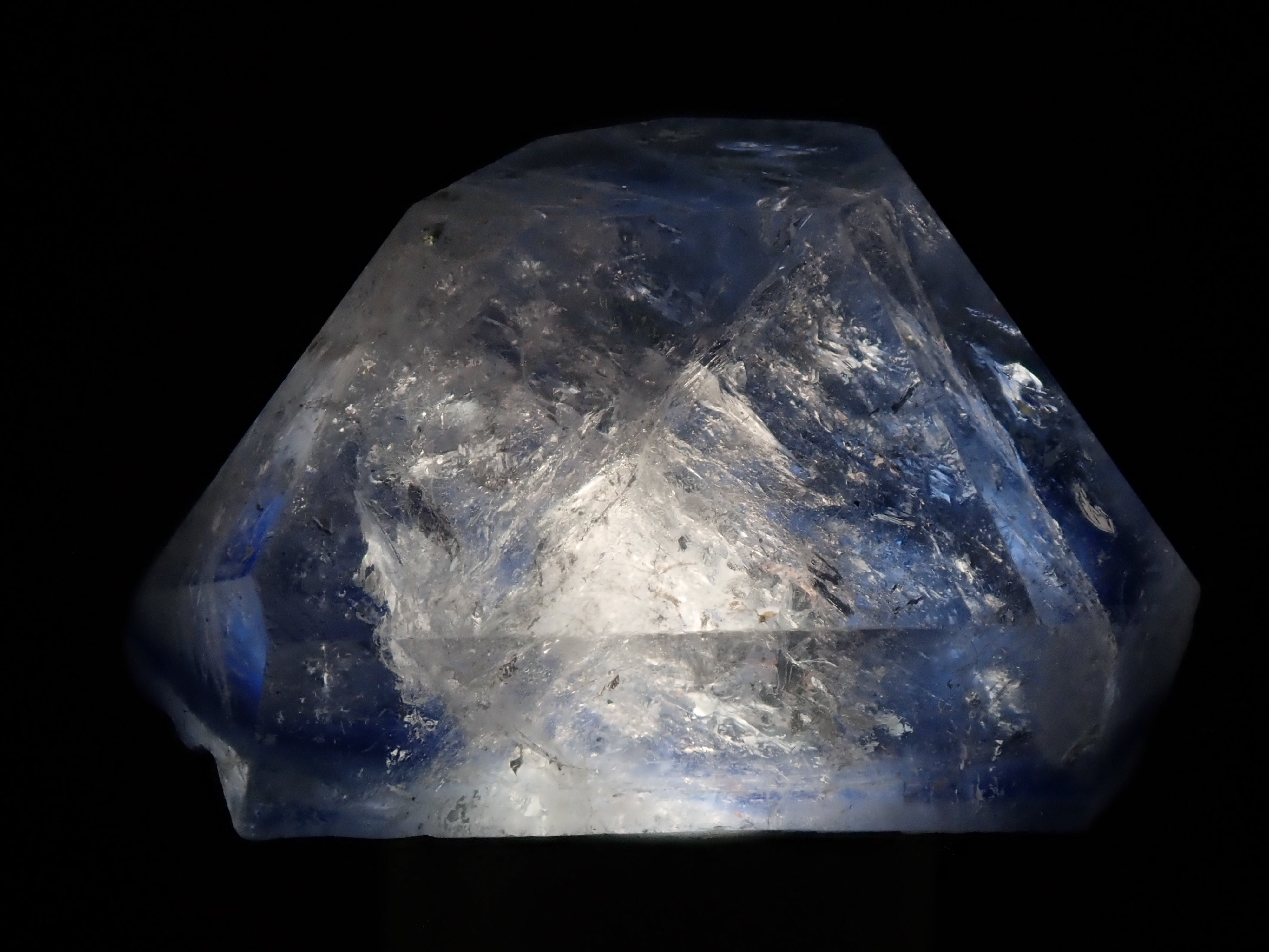 ブラジル産デュモルチェライトインクォーツ 55.207ct 原石