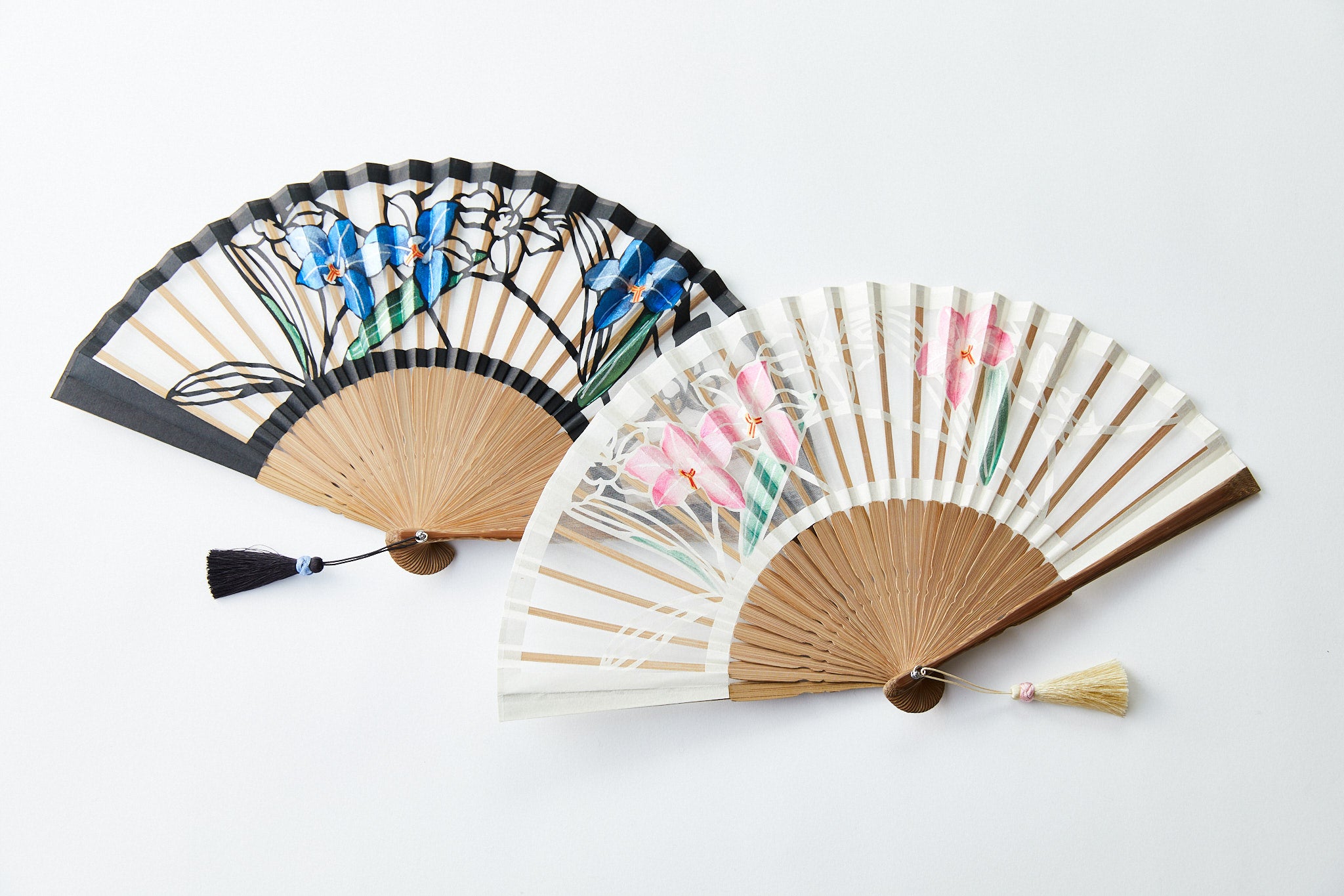 京扇子 額透かし彫扇 紗月 蘭 – わたしの名品帖