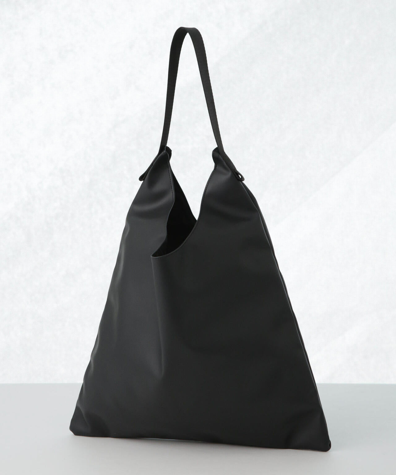 WEB限定 / シンセティック レザー ワン ストラップ ショルダーバッグ