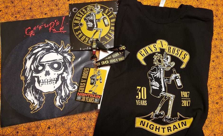 GUNS N'ROSES OFFICIAL FC更新特典Tシャツ説明…ガンズTの上にはGジャン