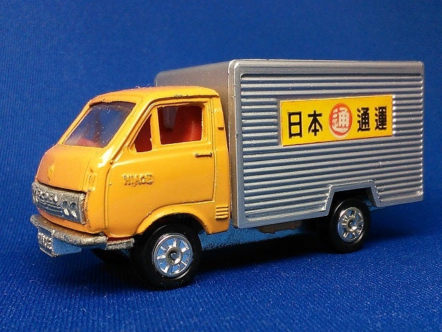 トミカ 38‐1 トヨタ ハイエース 冷凍車 1972年 | サンバーとの