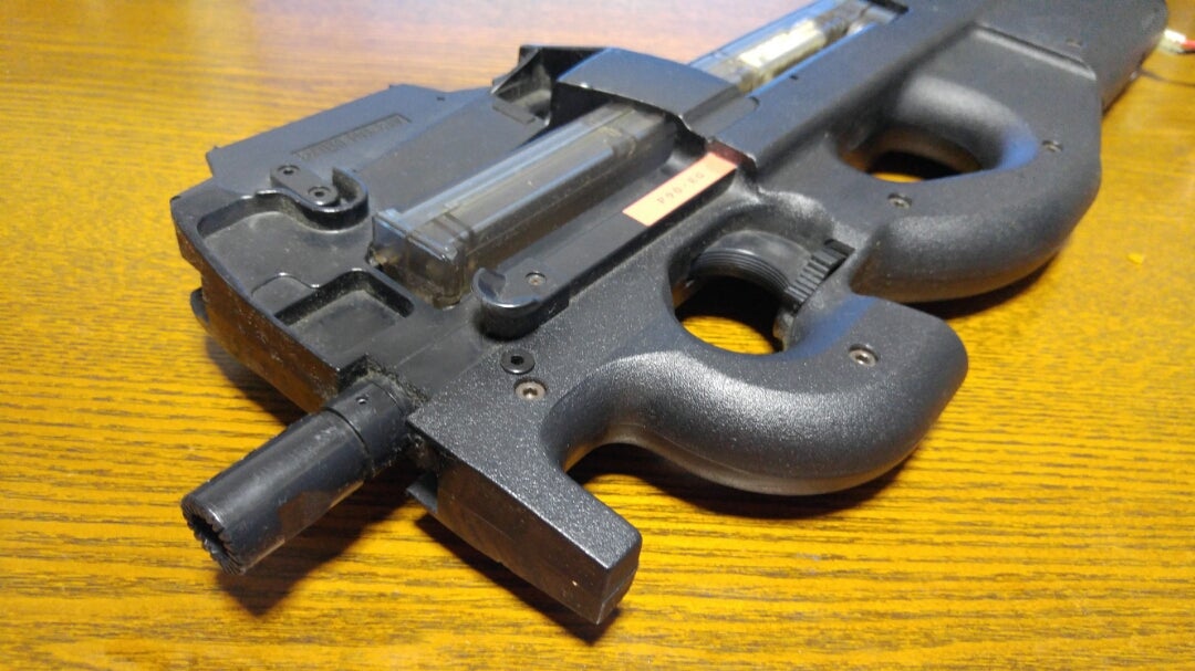 トイテック製電動ガン P-90 | これは遊びだ！マジでヤレッ！！