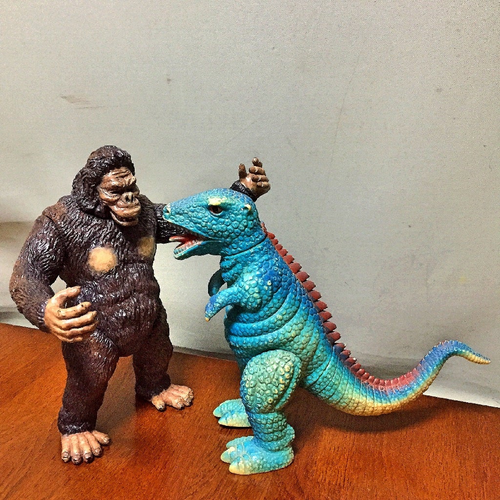 マルサン製ゴロザウルス 対 APES-JAPAN製キングコング 対 ブルマァク製