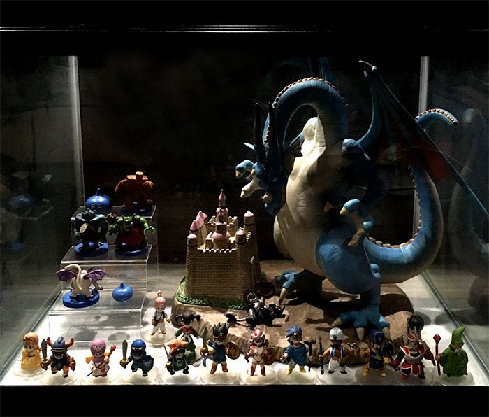 ドラゴンクエストのフィギュアを飾るジオラマ風水槽ディスプレイが完成