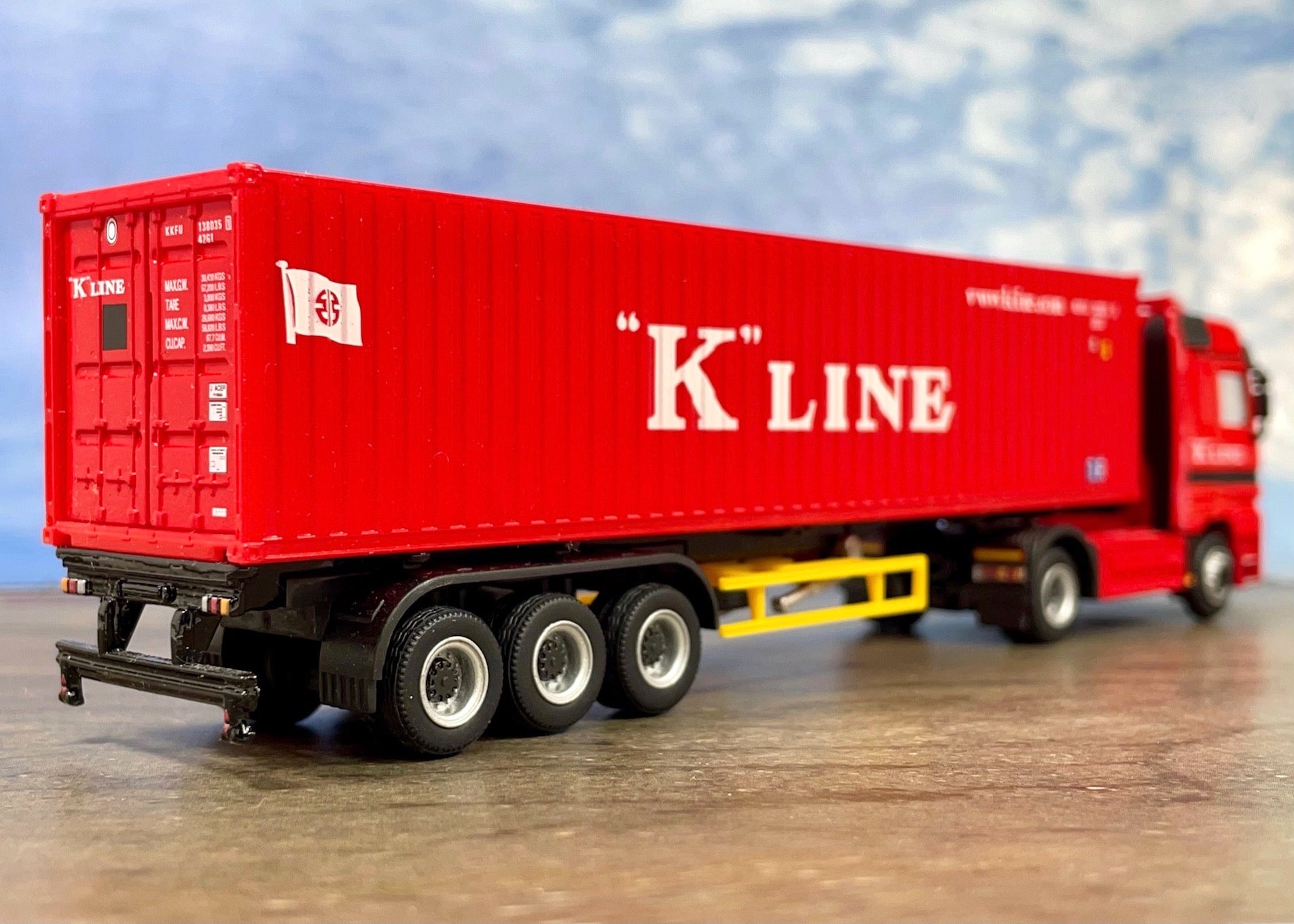 Hongwell Mercedes-Benz Actros & Trailer (Red) | Miniature Cars