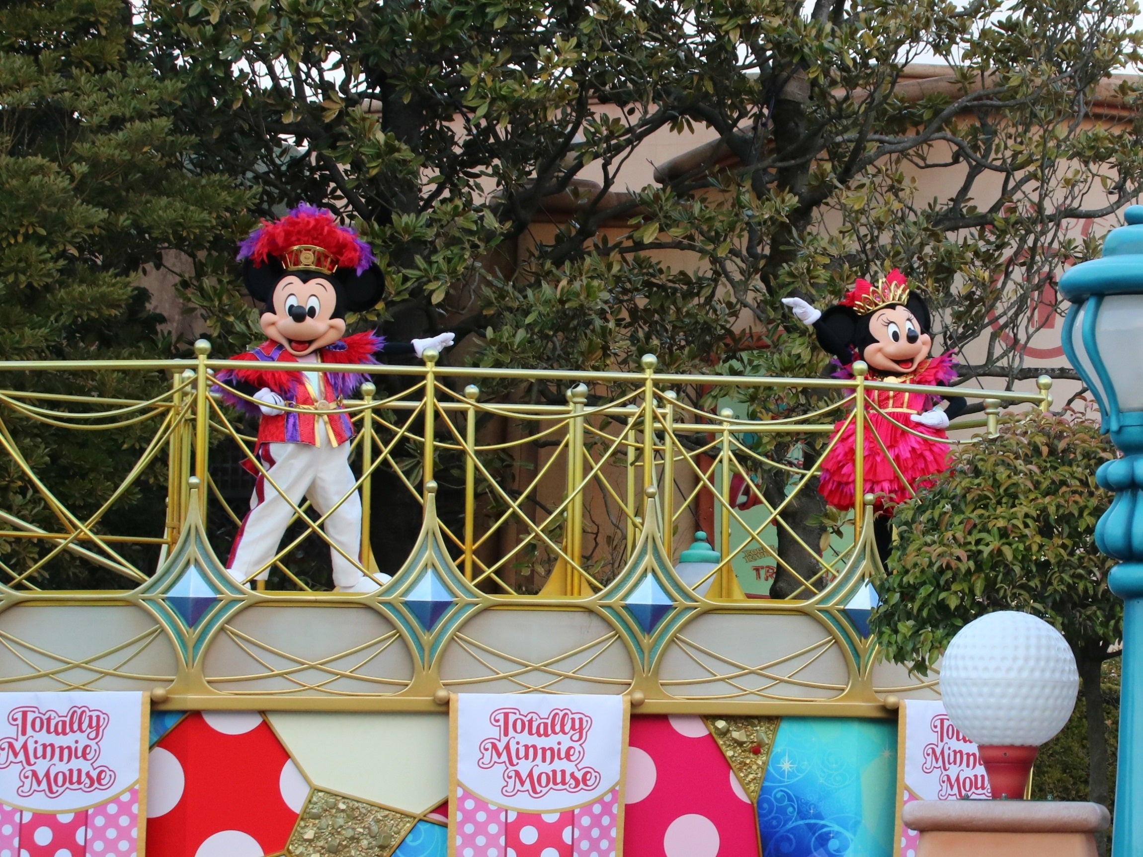 ディズニーリゾートクルーザー「ミッキーバス」 | 新 お父さんのための