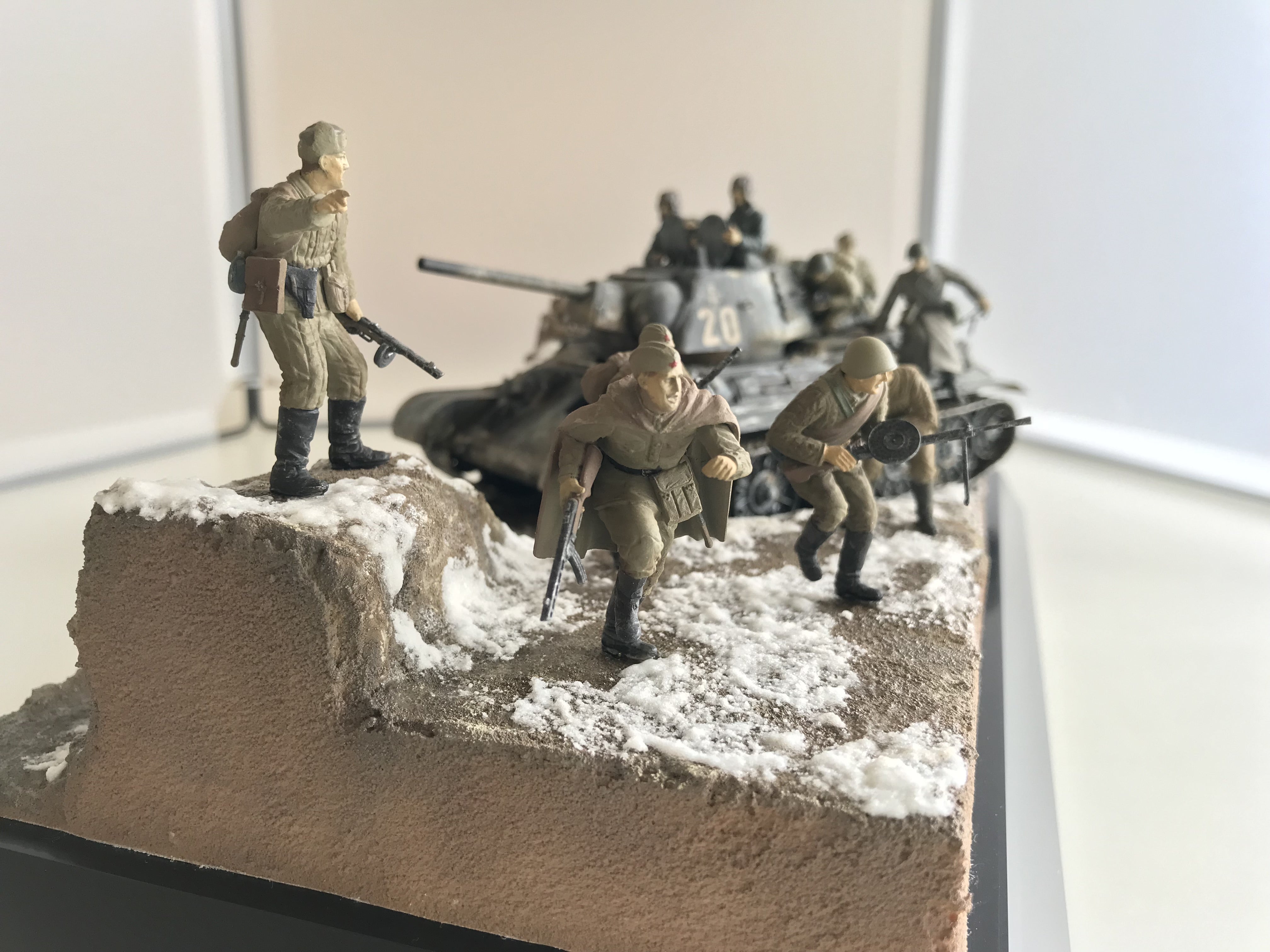 ソビエト T34/76戦車 1943年型 (タミヤ 1/35)ミリタリー・ジオラマ