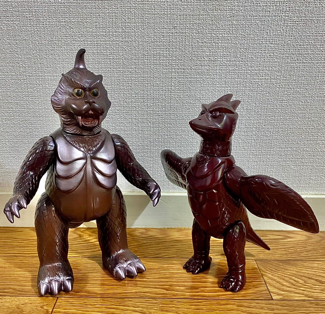 ソフビを染める〜蓄光ソフビのブルマァク復刻版ゴメスとM1号製リトラ