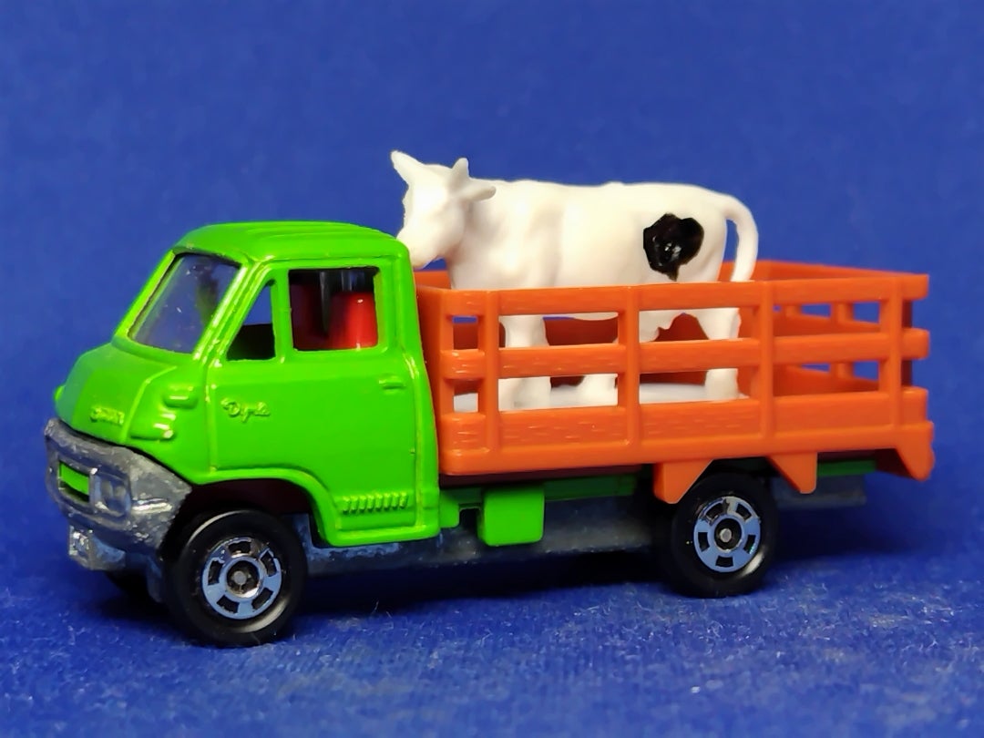 トミカ 50-2 トヨタダイナ 牧場トラック 1977年 | サンバーとの
