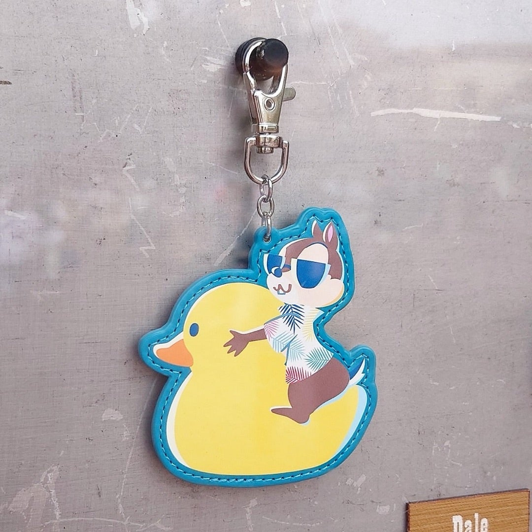 東京ディズニーランド スイスイサマーのチップ＆デールのレザーキー
