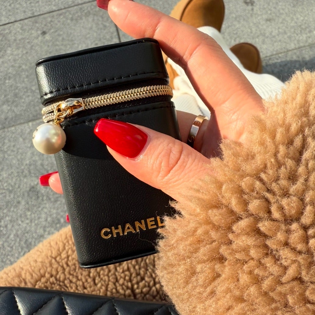 ミニマトにもすっぽり収まる♡お気に入りのCHANELリップポーチ