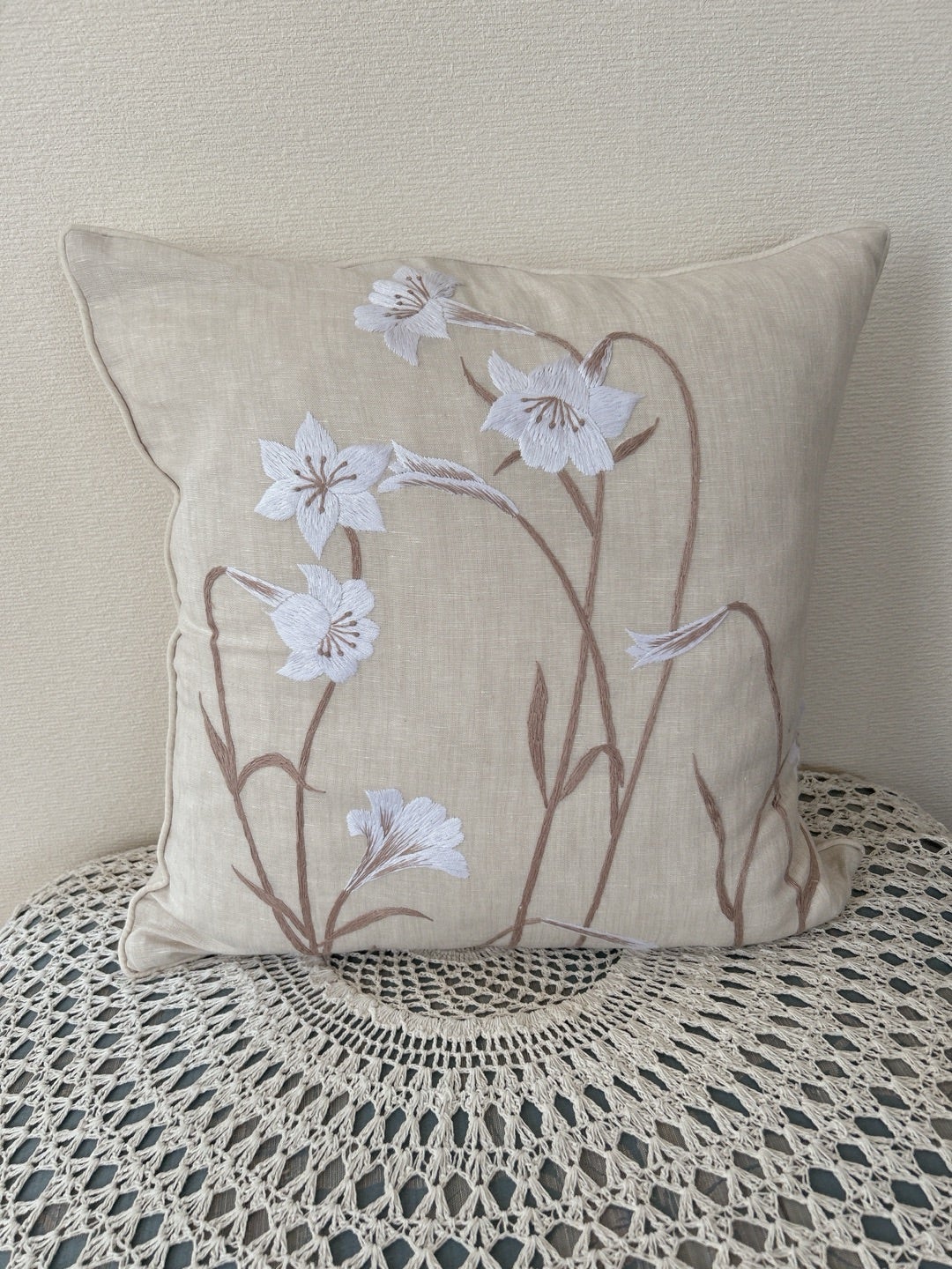 お部屋に、花のベトナム刺繍のクッションを | ジュエリーと旅♫東京