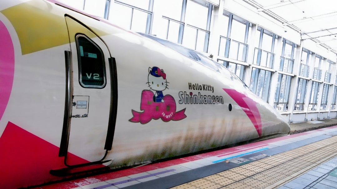 新幹線 LXXVIII 500系-33 / V2編成 ハローキティ新幹線 | 安芸もみじ